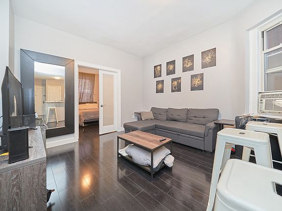 2nd image of 139 Norfolk St APT 1B