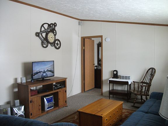 4th image of 429 Buchanan Dr.