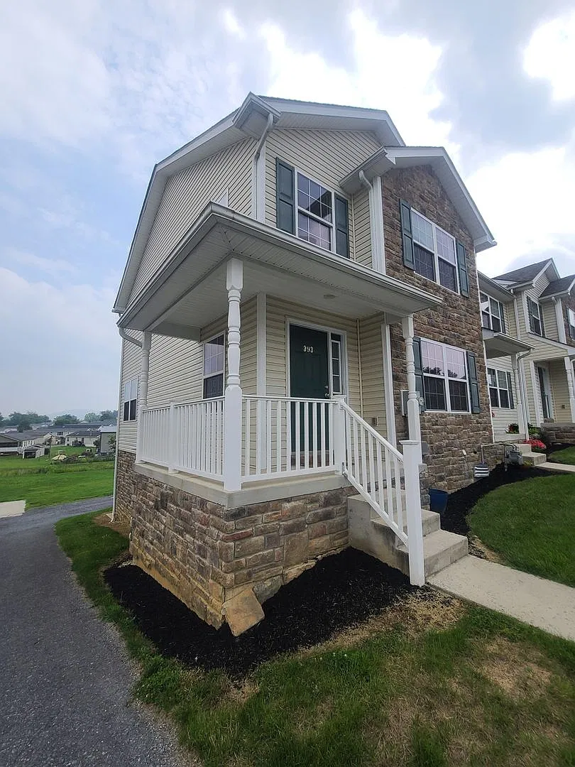 Beautiful End Unit Townhome in Waynesboro, PA — Photo 1