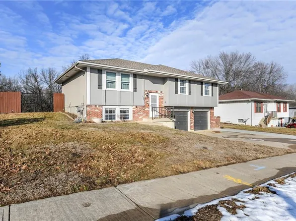 1507 Maple Ln, Pleasant Hill, MO 64080