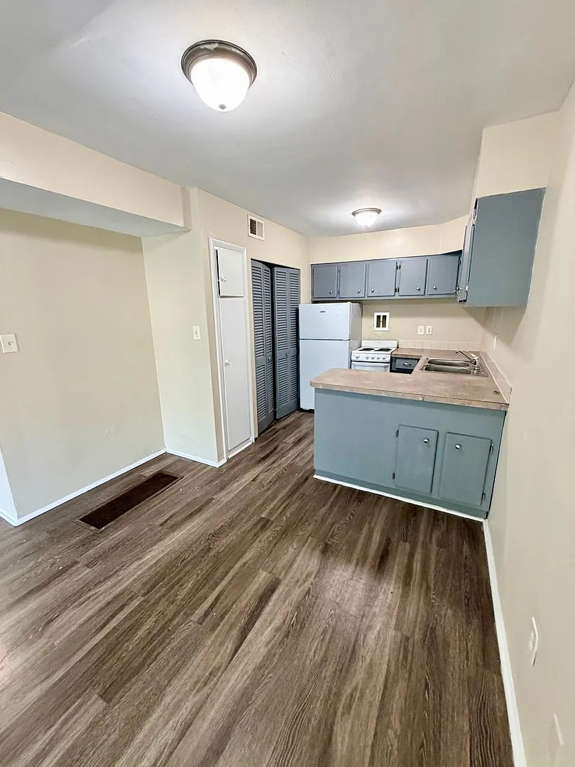 Cozy 2-bed 1-bath Apartment — Photo 2