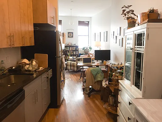 Rented by City Vista Inc | media 3