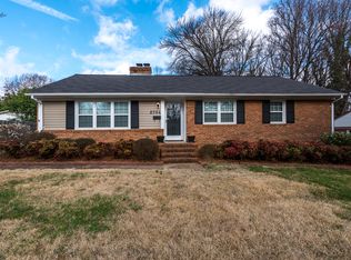 2704 W Cornwallis Dr, Greensboro, NC 27408