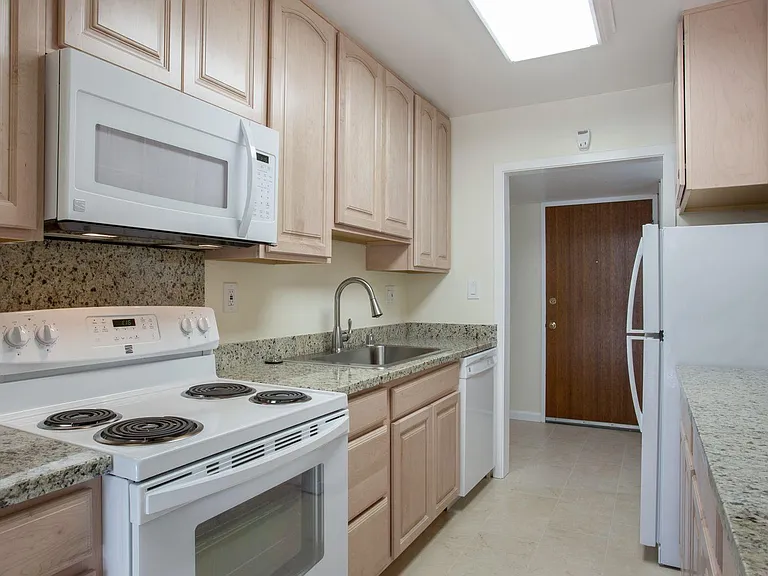 Parksquare Apartments — Photo 16