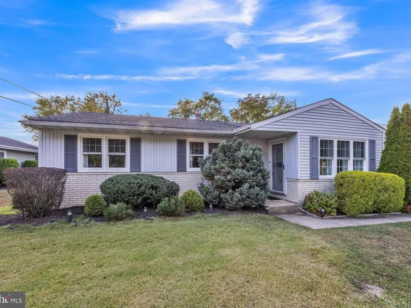 602 Otter Branch Dr, Magnolia, NJ 08049