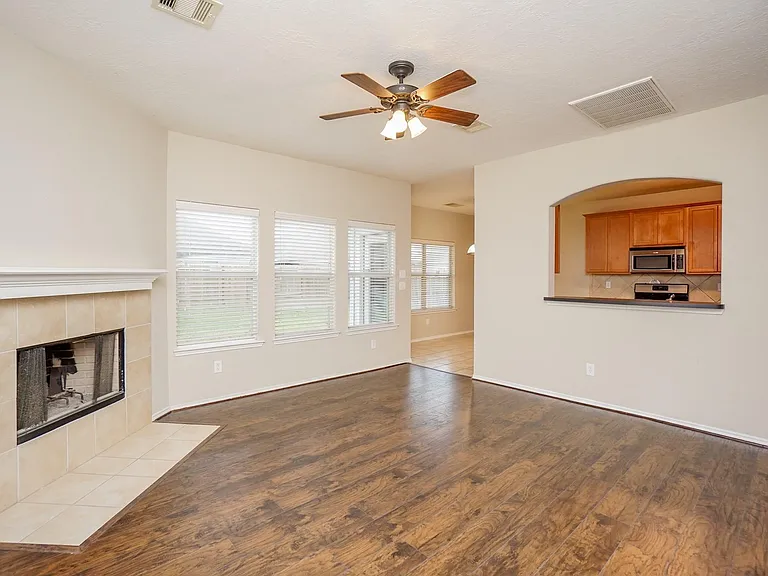 1323 Colonial Manor Dr — Photo 7