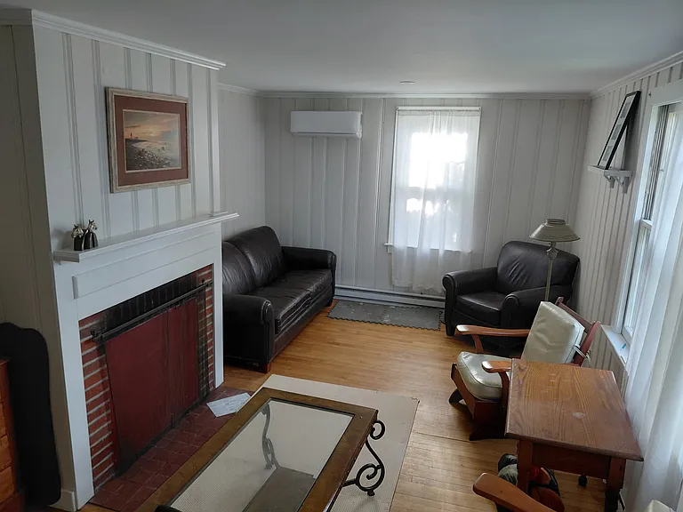 12 Houston Ave — Photo 4