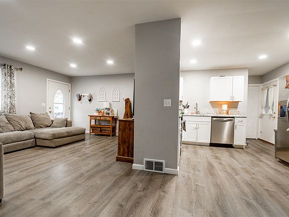5th image of 538 E 37th St
