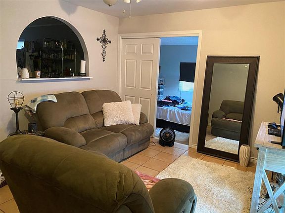 3rd image of 3828 Willing Ave