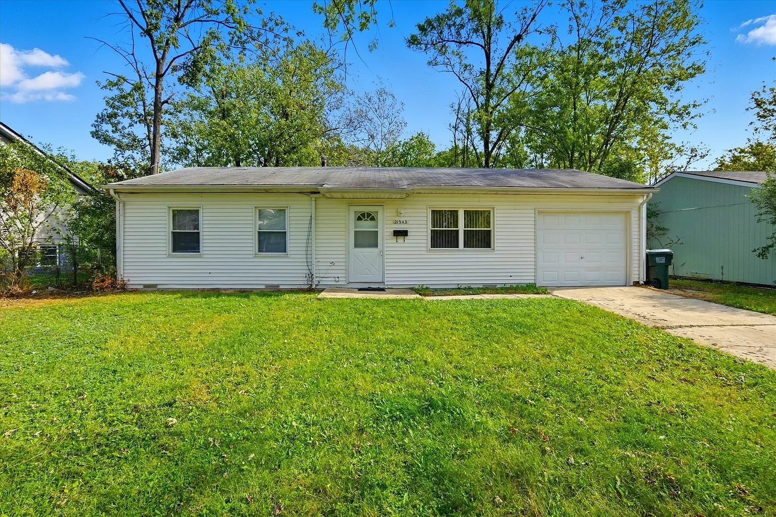21943 E Churchill Dr photo 1