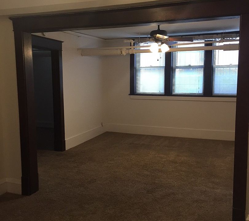 2nd image of 3059 N Maryland Ave #228990DD5