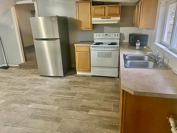 3rd image of 730 Clancy Ave NE #B