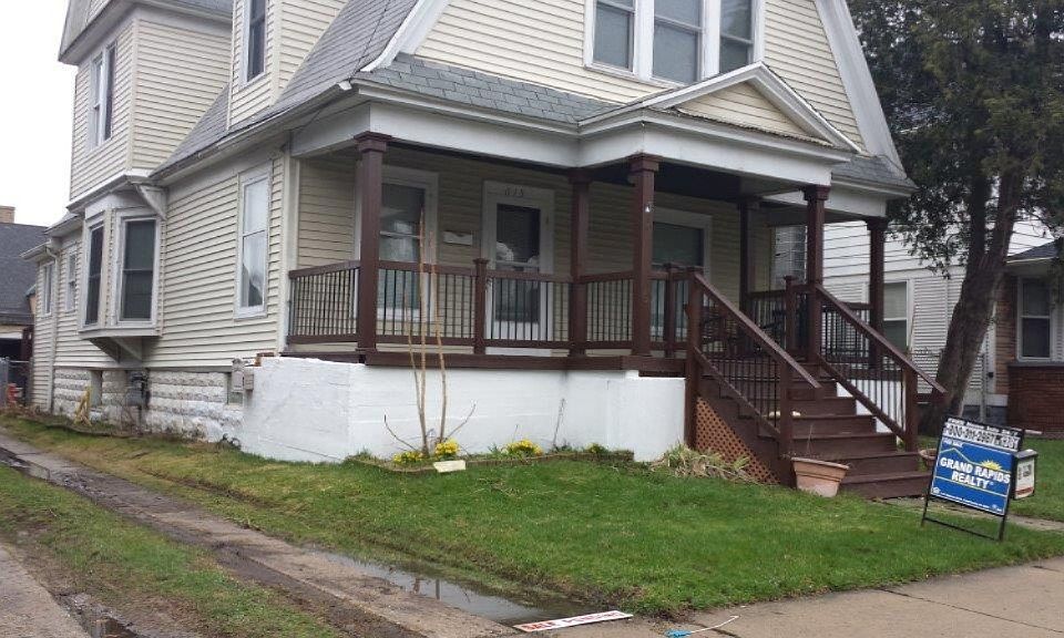 1st image of 615 Leonard St NE