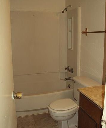 5th image of 809 Sirocco Dr #B