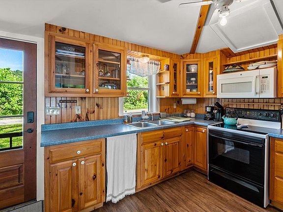 4th image of 393 Ferrand Road