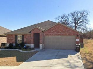 425 Atmore St, Azle, TX 76020