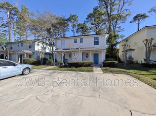 77 W 7th St, Atlantic Beach, FL 32233