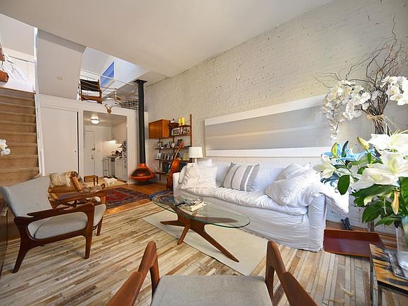 2nd image of 225 W 14th St APT 5C