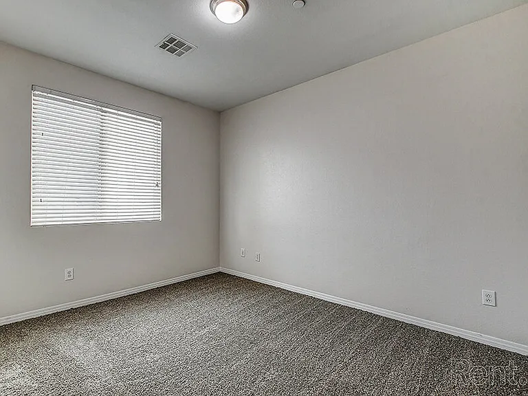 Fleetwood Apartments — Photo 15