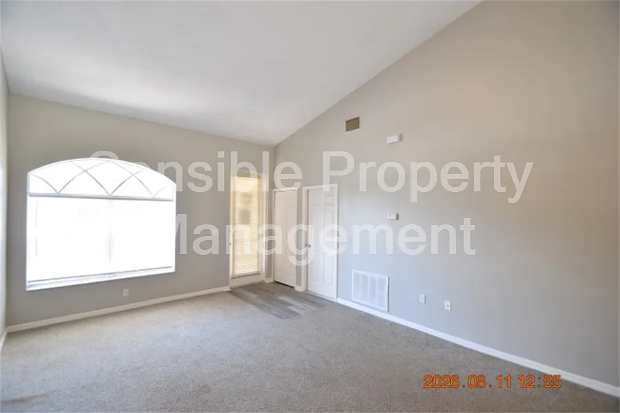 2 bed, 1076 sqft, $1,950 — Photo 4