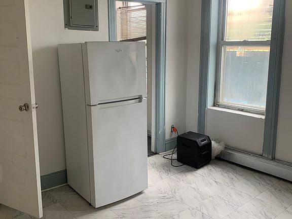 5th image of 7616 Jamaica Ave #3