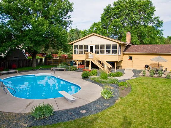 4th image of 2775 Weston Ln N