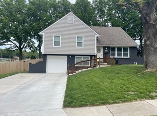 1003 SW Ingleside Pl, Lees Summit, MO 64081