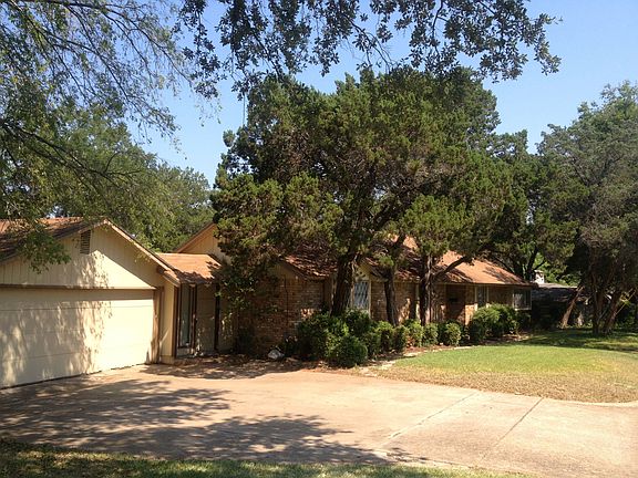2nd image of 2416 Rosewood Dr