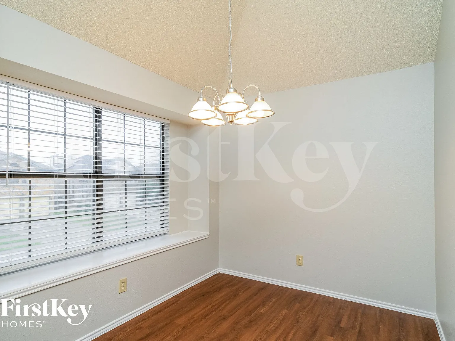 3 bed, 2.0 bath, 1636 sqft, $1,830 — Photo 3