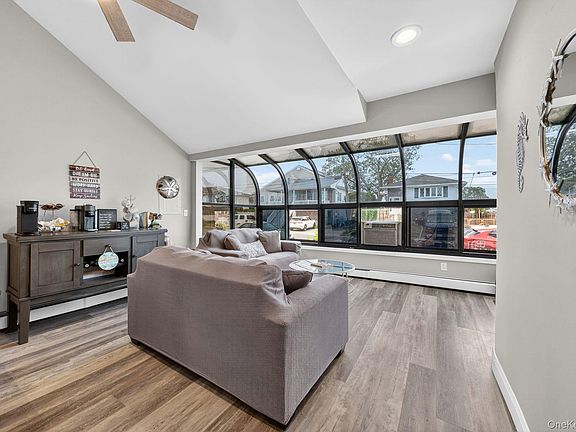 5th image of 228 W Clearwater Road