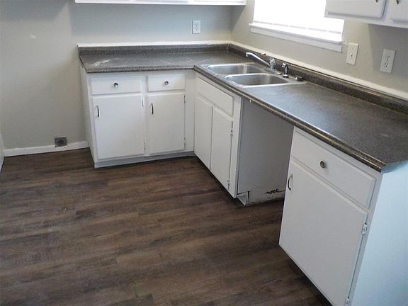 3rd image of 1609 Greywood Dr