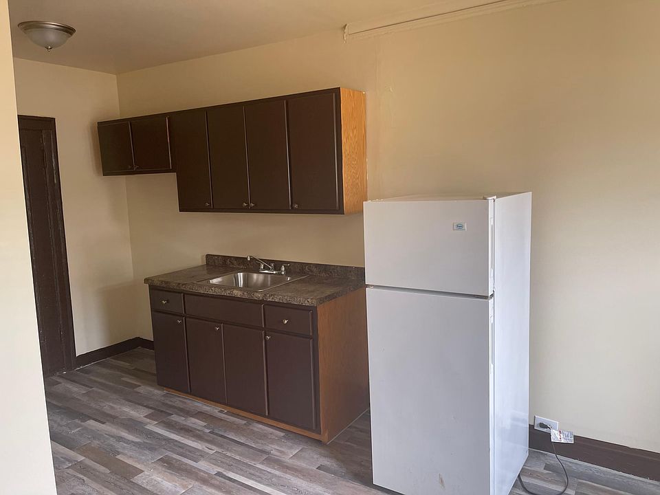 1st image of 219 E 79th St #201