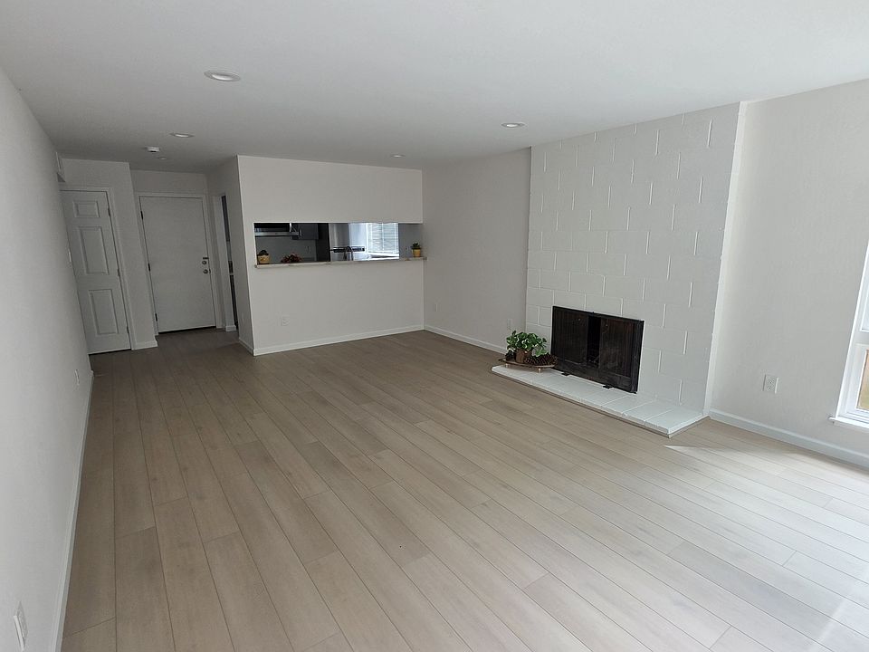 1st image of 3574 Crestmoor Dr
