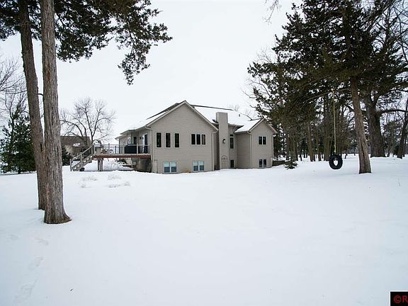 4th image of 90 Evergreen Ct