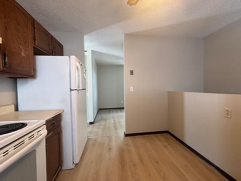 67 Castledale Way NE — Photo 4
