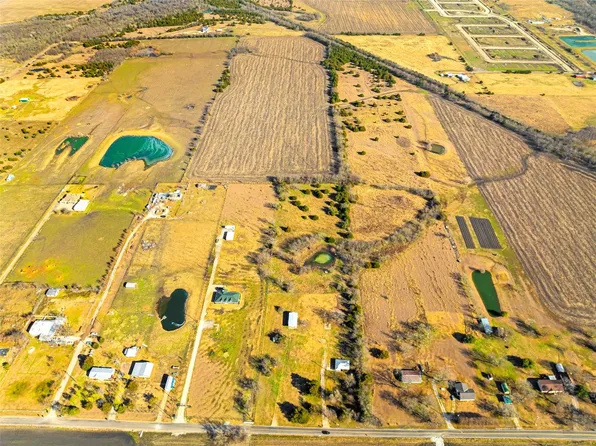 999 Greenville Ave, Nevada, TX 75173