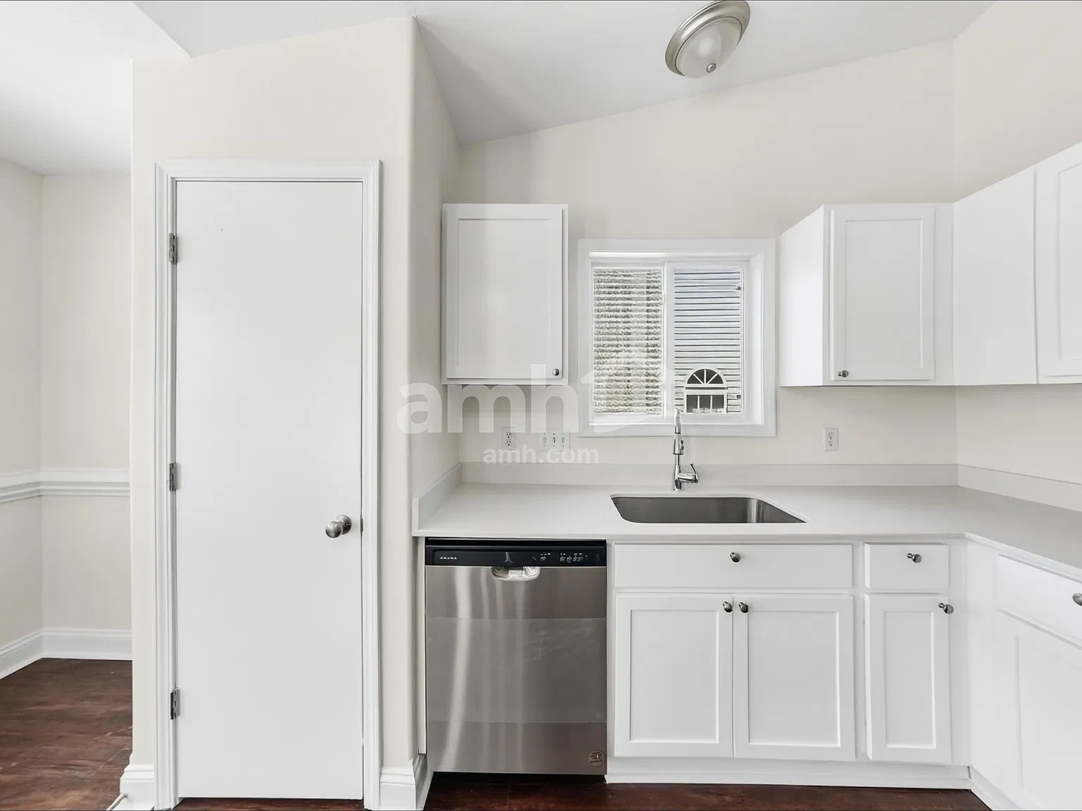 3 bed, 2.0 bath, 1186 sqft, $2,015 — Photo 4