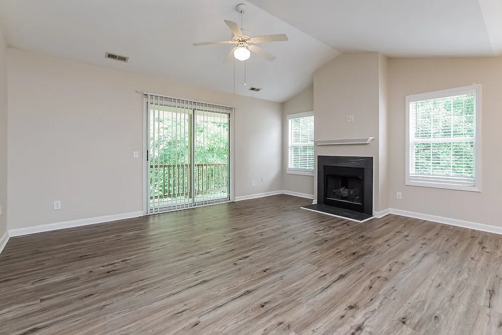 2 bed, 2.0 bath, 1201 sqft, $1,560 — Photo 3