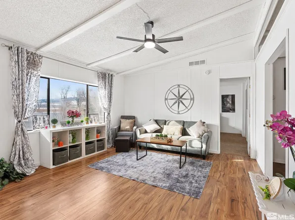 17925 Mockingbird Dr, Reno, NV 89508