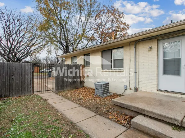 3361 W 1st St N, Wichita, KS 67203