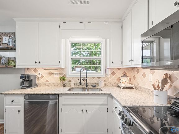 4th image of 291 Stone Hill Dr