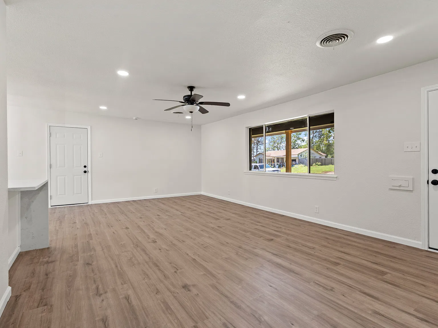 3 bed, 1426 sqft, $1,925 — Photo 4