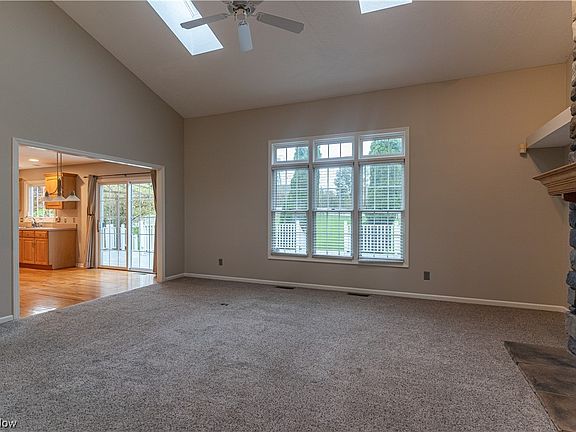 3rd image of 149 Kingston Dr