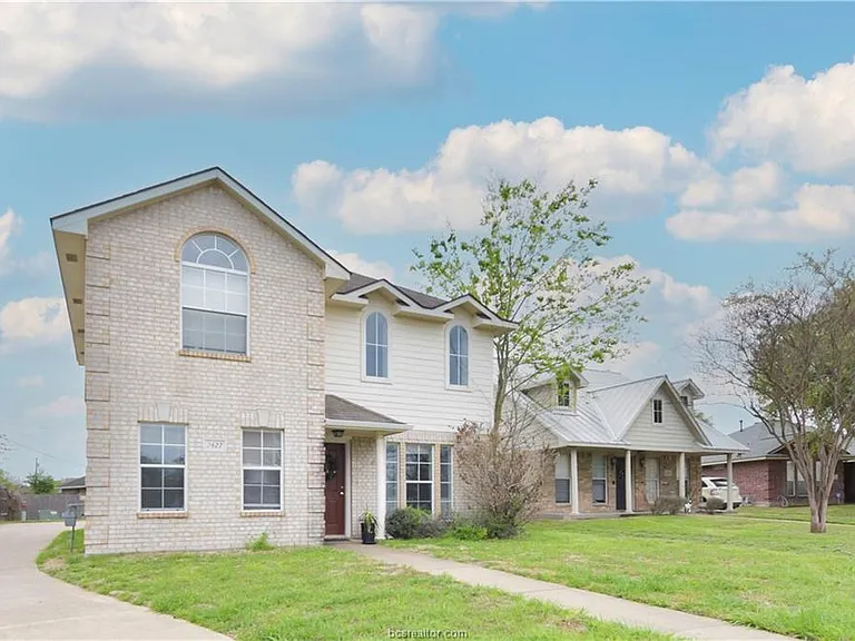 2427 Pintail Loop — Photo 1