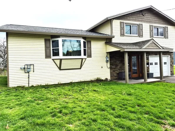 112 Primrose Ln, North Syracuse, NY 13212