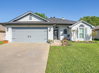 505 Brookside Ct, Burleson, TX 76028