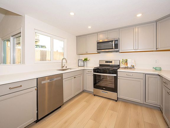 4th image of 519 Hatherly St