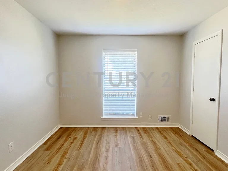 3910 Bucknell Dr — Photo 8