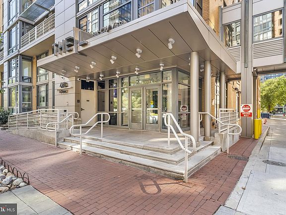 3rd image of 440 L St NW Unit 1014