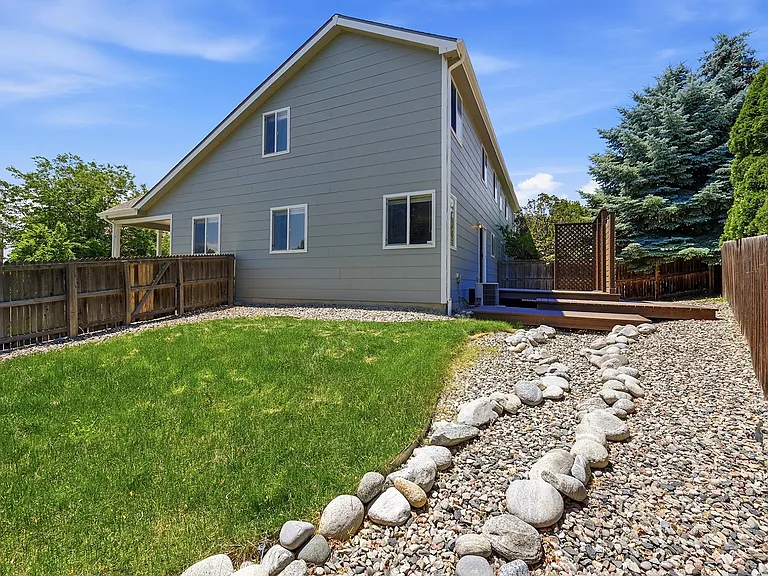 1820 Falcon Ridge Dr — Photo 20